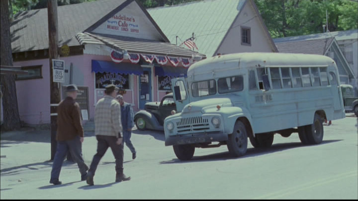 International L-series bus.jpg