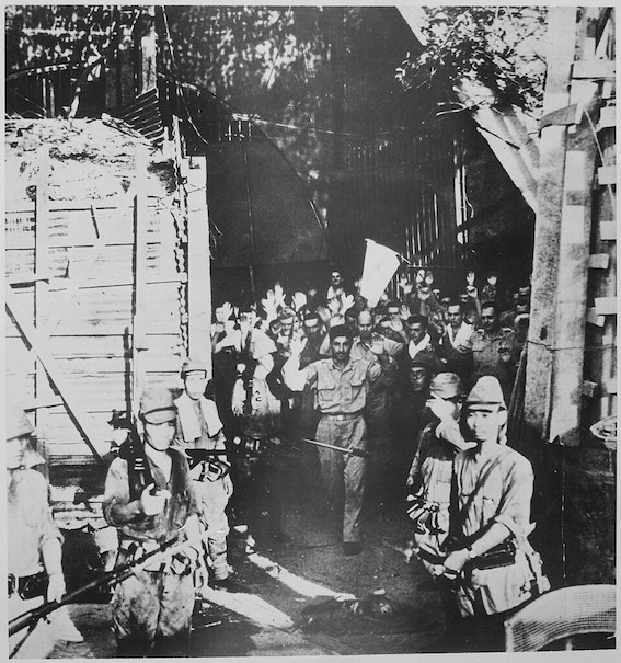Surrender_of_American_troops_at_Corregidor,_Philippine_Islands,_05-1942_-_NARA_-_535553.jpg