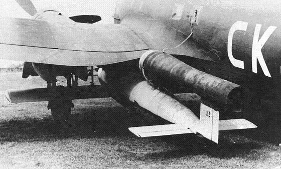 800px-Fieseler_Fi103_debajo_de_un_Heinkel_111.jpg