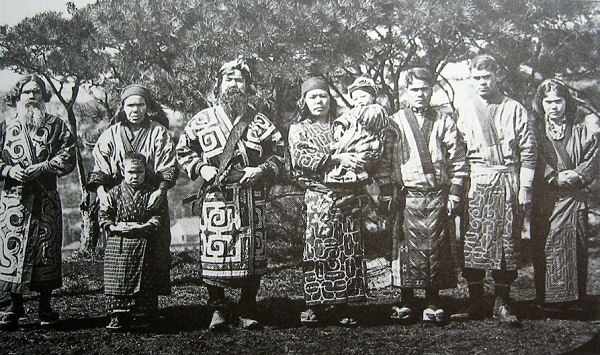 Ainu-grupp.jpg