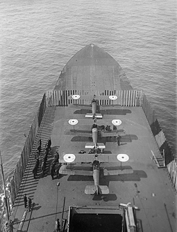 HMSFurious-SopwithCamels-WWI-IWM_SP1159.jpg