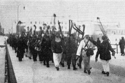 lömska finska angripare avmarscherar.jpg