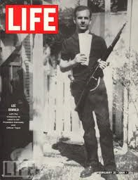 Oswald med Carcano.png
