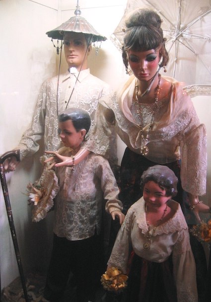 A_family_belonging_to_the_Principalia.JPG