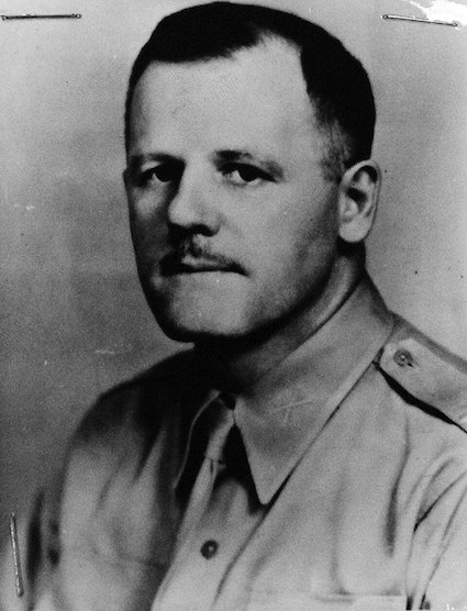 Lot-9438-23_(24257331425).jpg